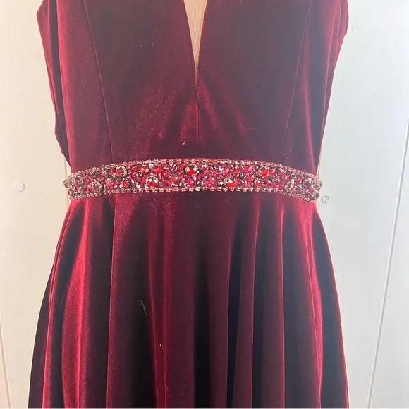 Alyce Paris Style #3712 Burgundy Velvet A-line Beaded Homecoming Formal Dress 8 - Picture 13 of 13